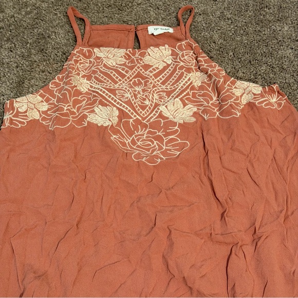 Women's Dusty Rose Embroidered Tank - Picture 2 of 4